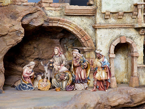 Artistry in Wood: The Creation of Wooden Nativity Figures - Artfully Carved from Wood: The Making of Wooden Nativity Figures - schnitzerklaus.com