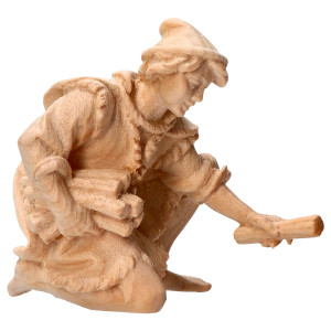 MO Kneeling herder with firewood - natural - swiss pine...