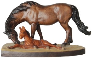 Pferd mit Fohlen - bemalt - 7 cm