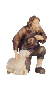 KO Shepherd kneeling with sheep - color - 8 cm