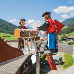 Windrad - Holzsäge mit 2 Figuren